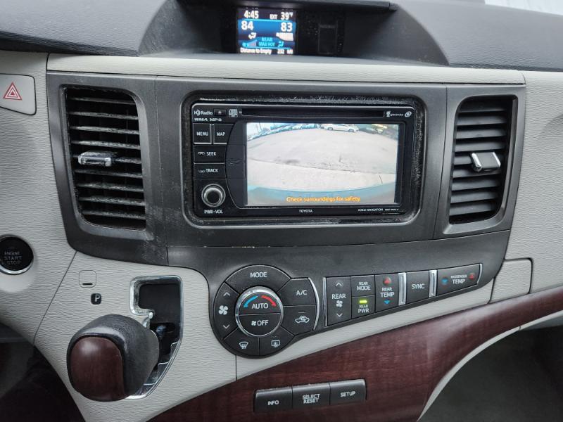 Toyota Sienna XLE FWD 8-Passenger V6 2013