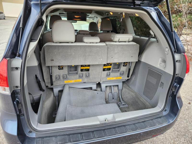 Toyota Sienna XLE FWD 8-Passenger V6 2013