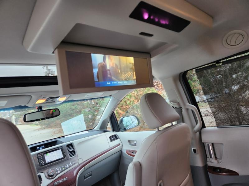 Toyota Sienna XLE FWD 8-Passenger V6 2013