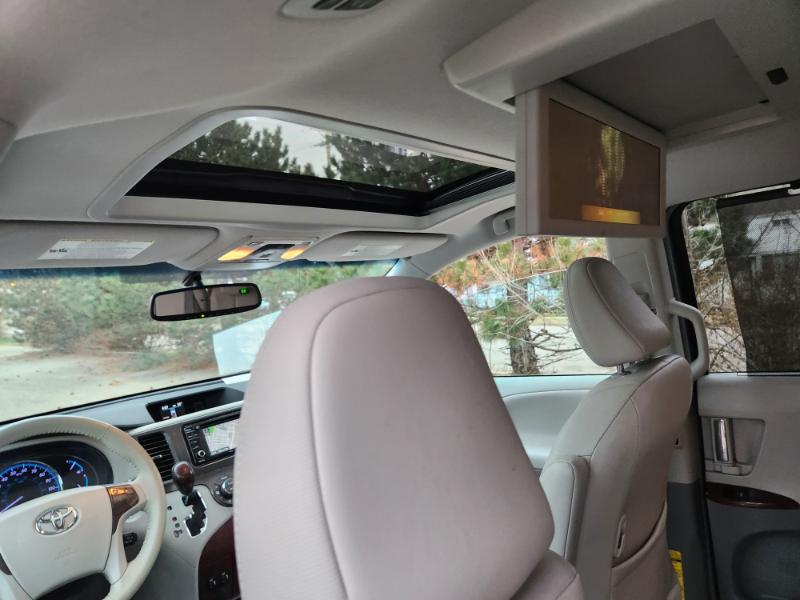 Toyota Sienna XLE FWD 8-Passenger V6 2013