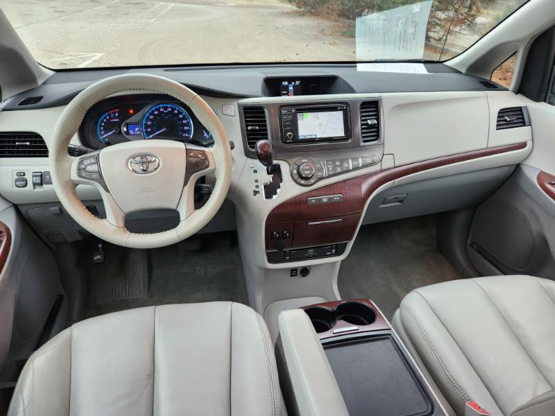 Toyota Sienna XLE FWD 8-Passenger V6 2013