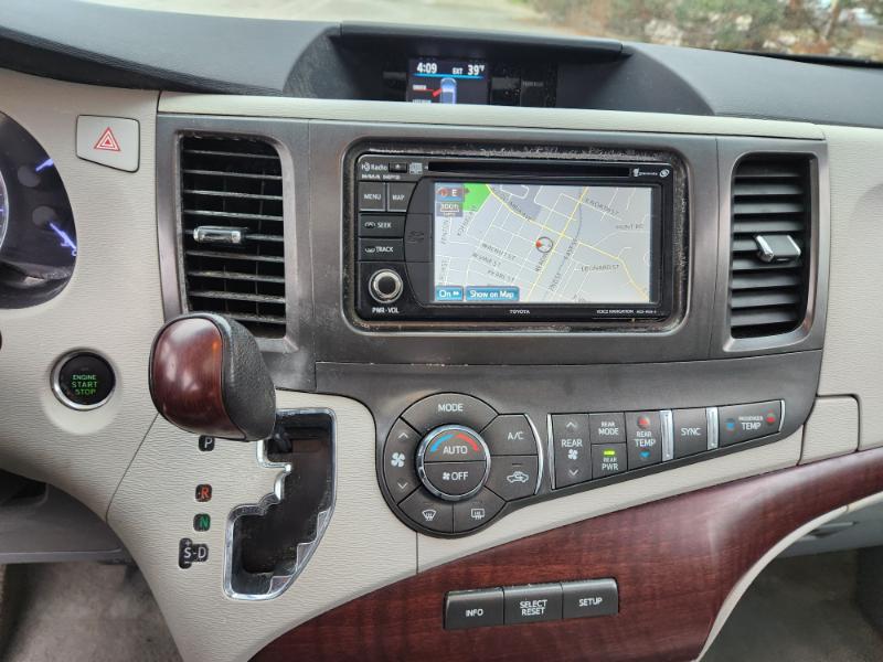 Toyota Sienna XLE FWD 8-Passenger V6 2013