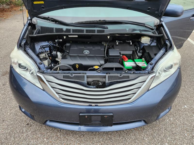 Toyota Sienna XLE FWD 8-Passenger V6 2013
