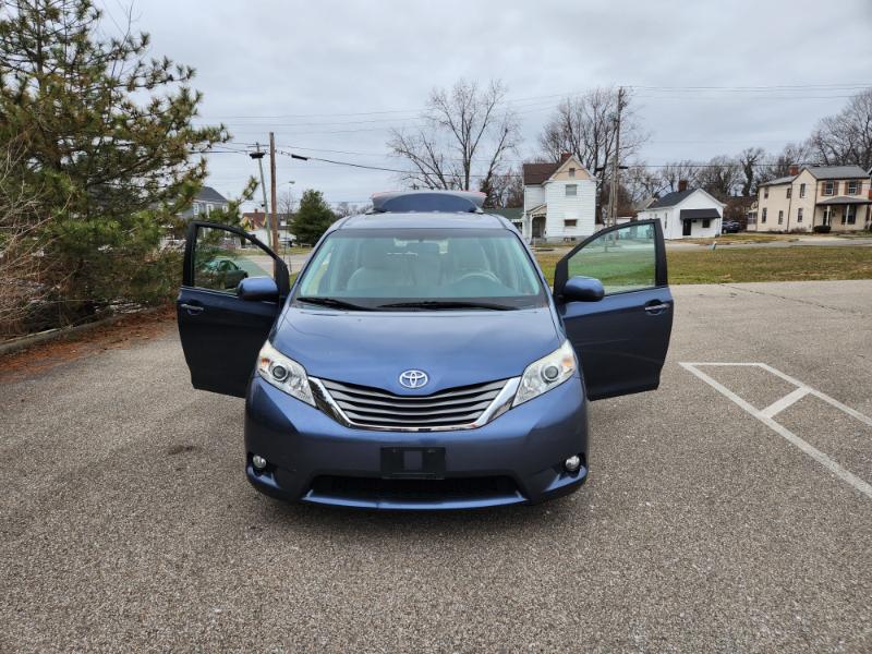 Toyota Sienna XLE FWD 8-Passenger V6 2013