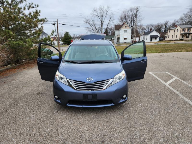 Toyota Sienna XLE FWD 8-Passenger V6 2013
