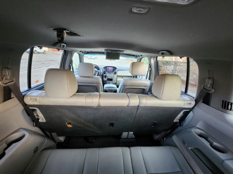 Honda Pilot Touring 4WD 5-Spd AT with DVD 2012