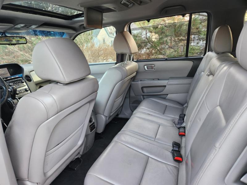 Honda Pilot Touring 4WD 5-Spd AT with DVD 2012