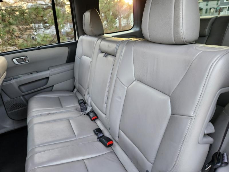 Honda Pilot Touring 4WD 5-Spd AT with DVD 2012
