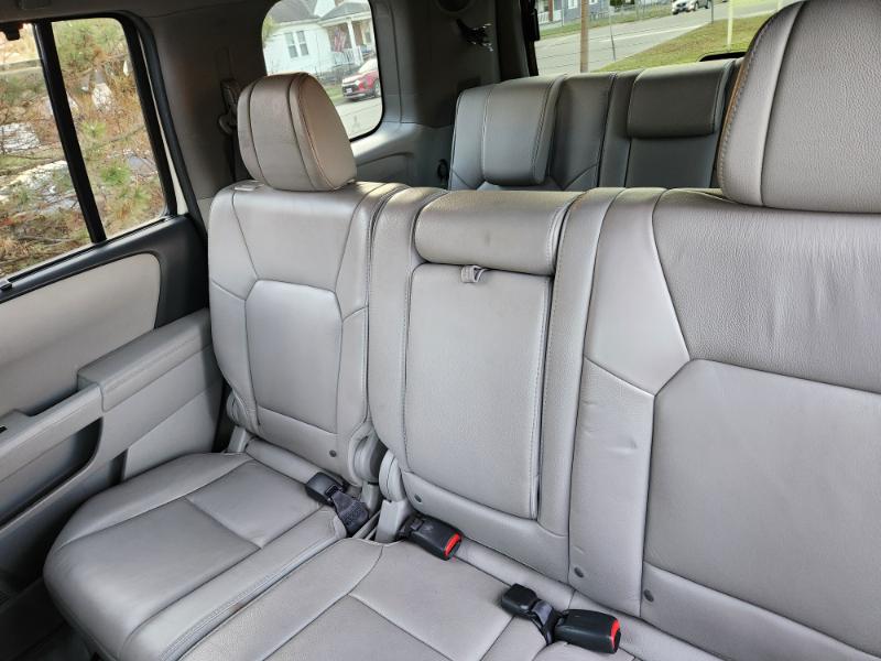 Honda Pilot Touring 4WD 5-Spd AT with DVD 2012