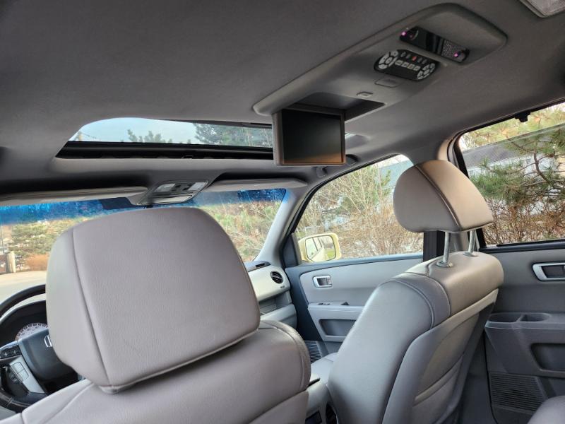 Honda Pilot Touring 4WD 5-Spd AT with DVD 2012