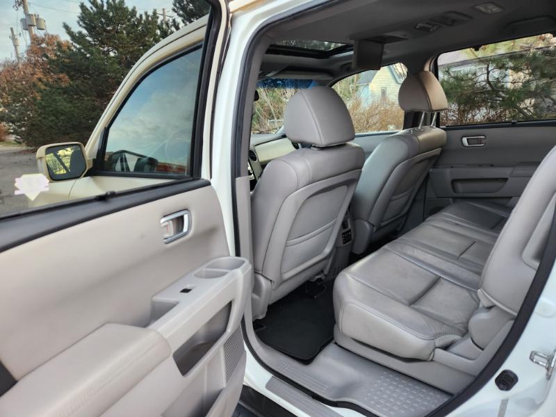 Honda Pilot Touring 4WD 5-Spd AT with DVD 2012