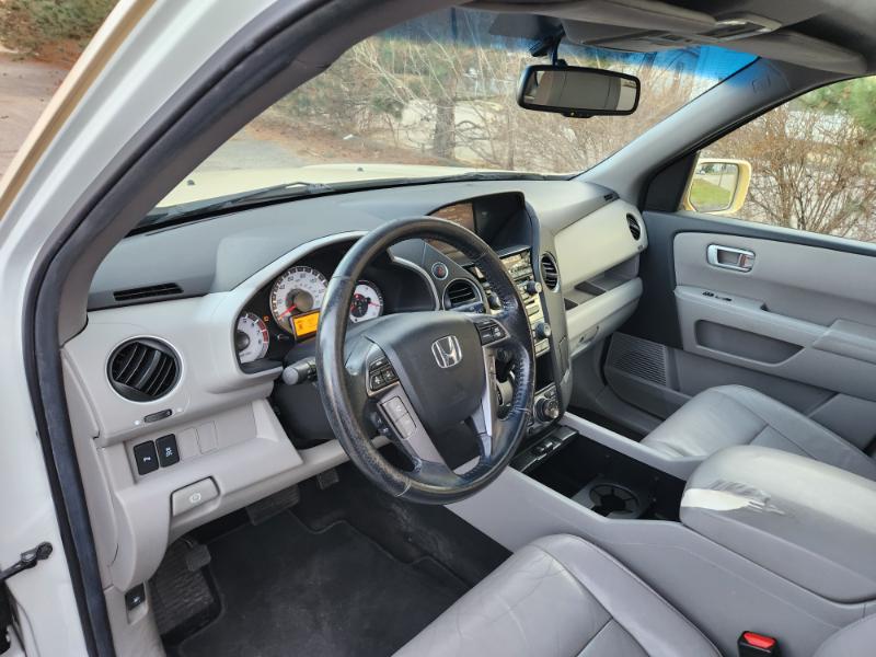 Honda Pilot Touring 4WD 5-Spd AT with DVD 2012