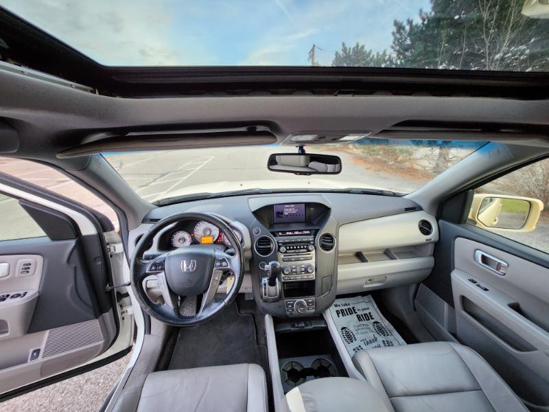 Honda Pilot Touring 4WD 5-Spd AT with DVD 2012