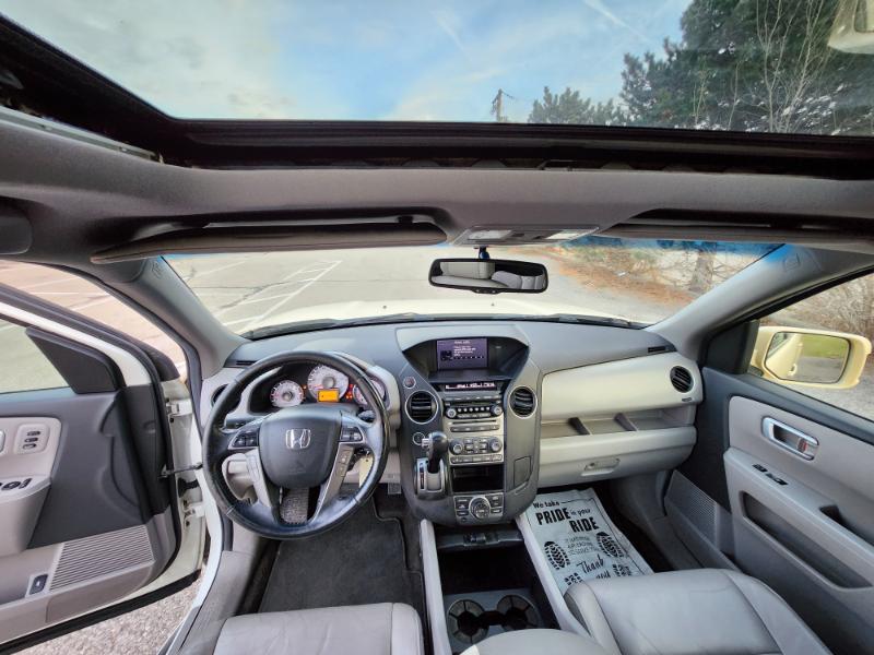 Honda Pilot Touring 4WD 5-Spd AT with DVD 2012