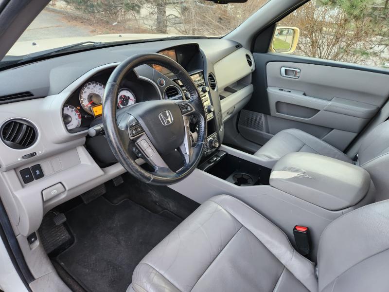 Honda Pilot Touring 4WD 5-Spd AT with DVD 2012