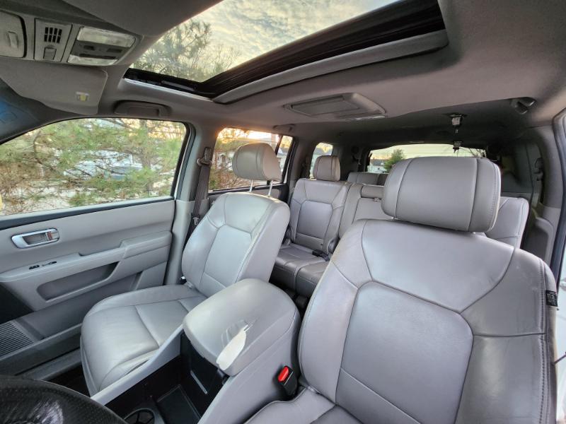 Honda Pilot Touring 4WD 5-Spd AT with DVD 2012