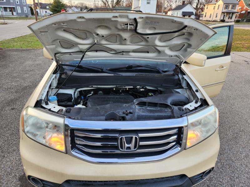 Honda Pilot Touring 4WD 5-Spd AT with DVD 2012