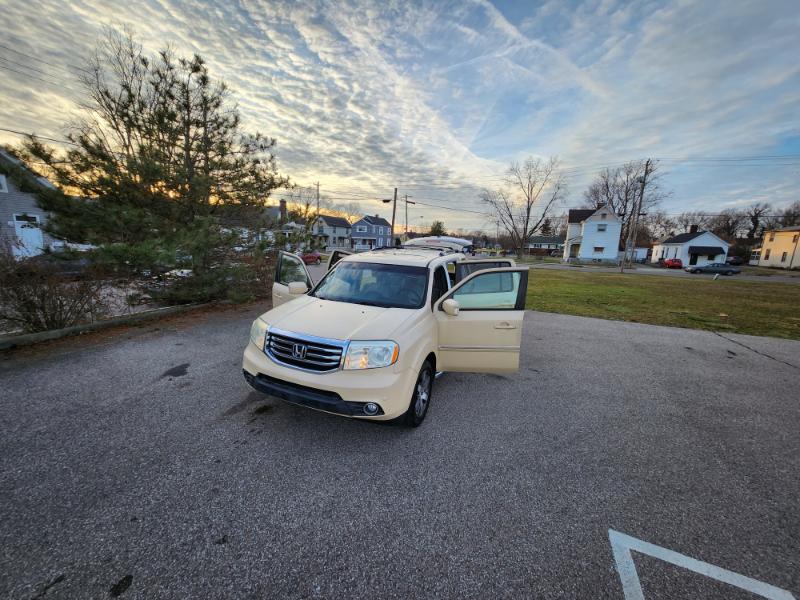 Honda Pilot Touring 4WD 5-Spd AT with DVD 2012