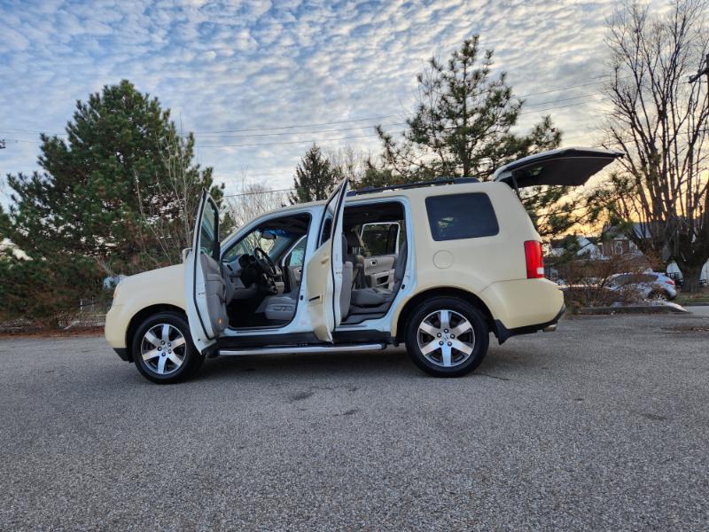 Honda Pilot Touring 4WD 5-Spd AT with DVD 2012