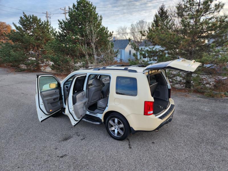 Honda Pilot Touring 4WD 5-Spd AT with DVD 2012