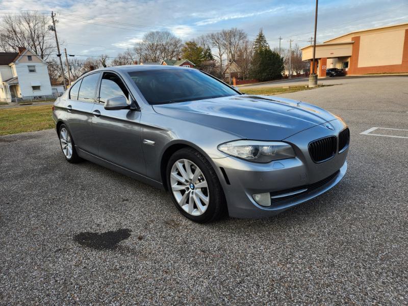 BMW 5-Series 528i 2011
