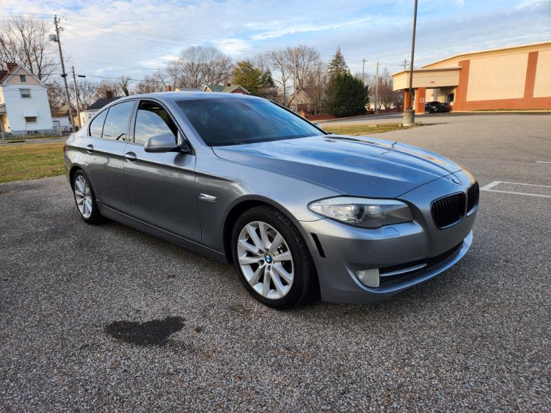 BMW 5-Series 528i 2011