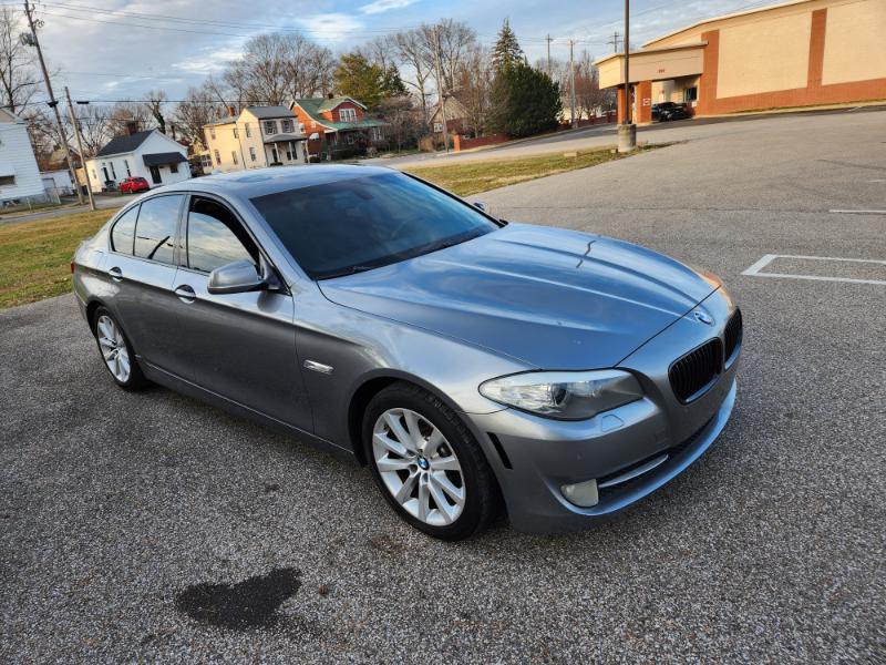 BMW 5-Series 528i 2011