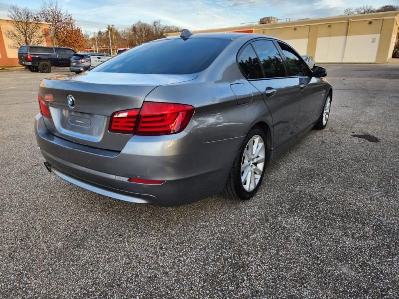 BMW 5-Series 528i 2011