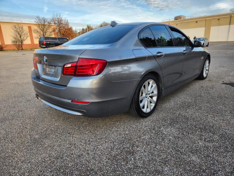 BMW 5-Series 528i 2011