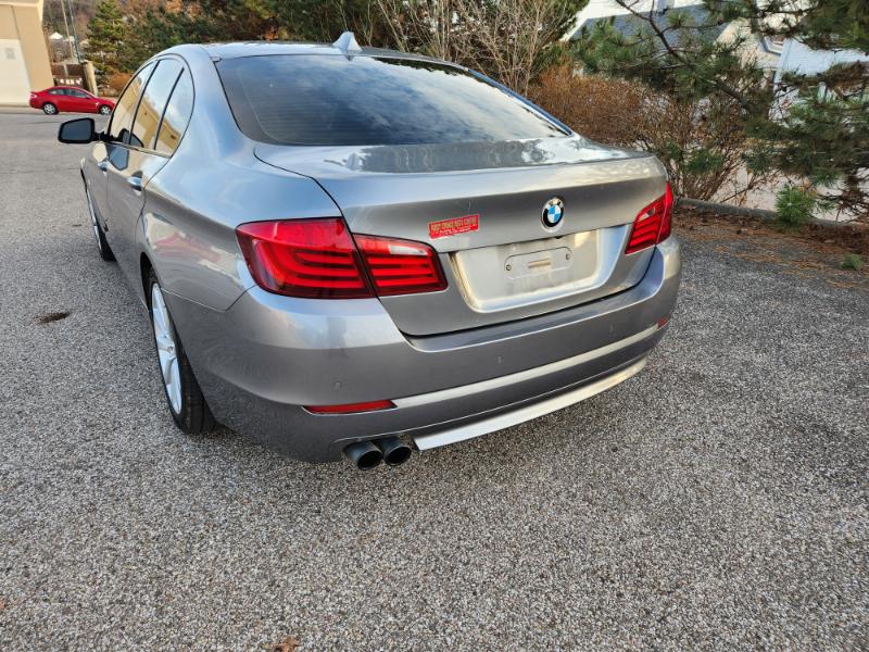 BMW 5-Series 528i 2011