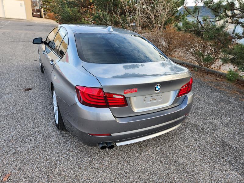 BMW 5-Series 528i 2011