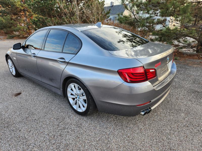 BMW 5-Series 528i 2011