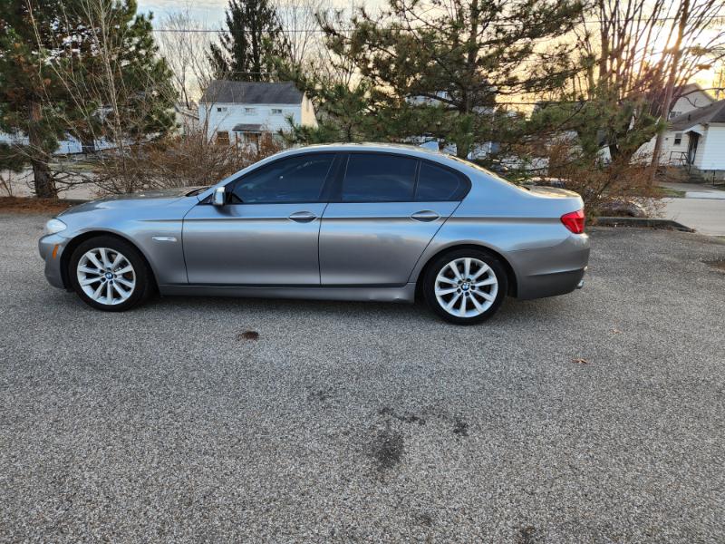 BMW 5-Series 528i 2011