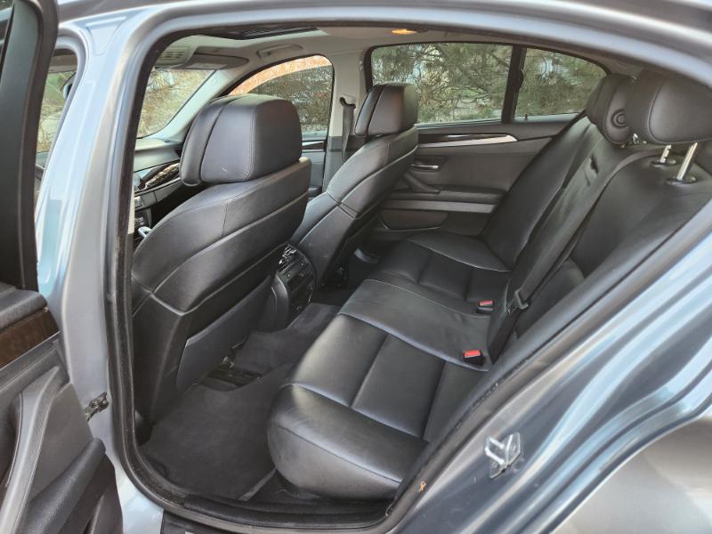 BMW 5-Series 528i 2011