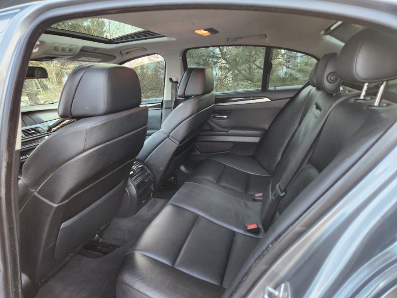 BMW 5-Series 528i 2011