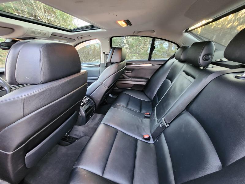 BMW 5-Series 528i 2011