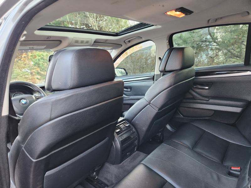 BMW 5-Series 528i 2011