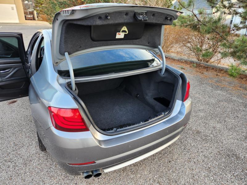 BMW 5-Series 528i 2011