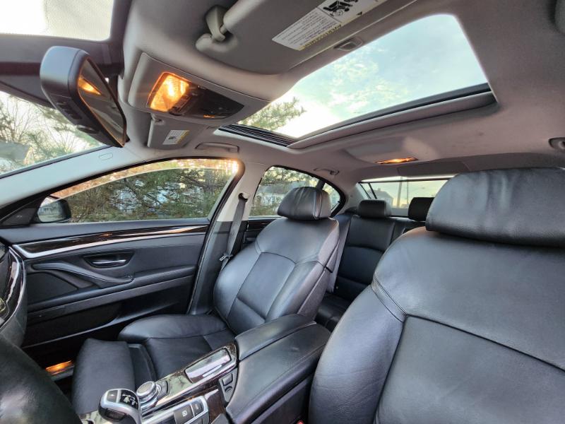 BMW 5-Series 528i 2011