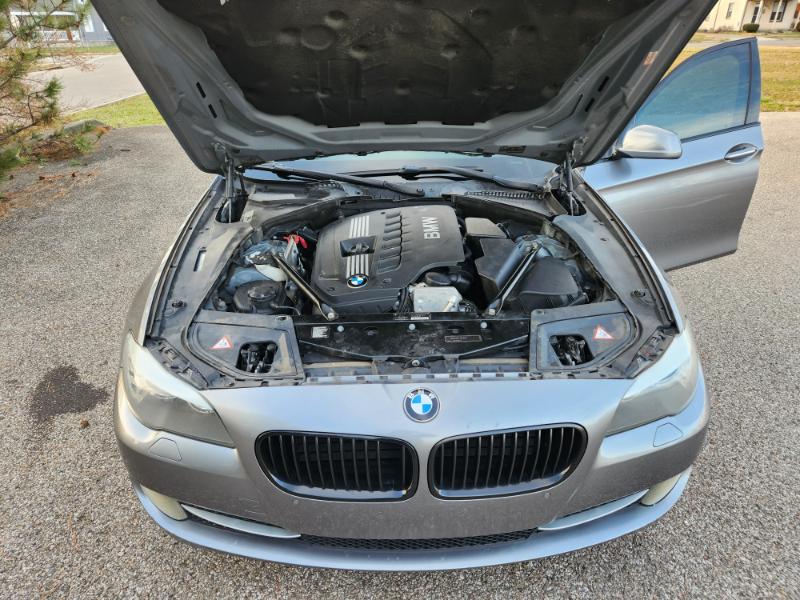 BMW 5-Series 528i 2011