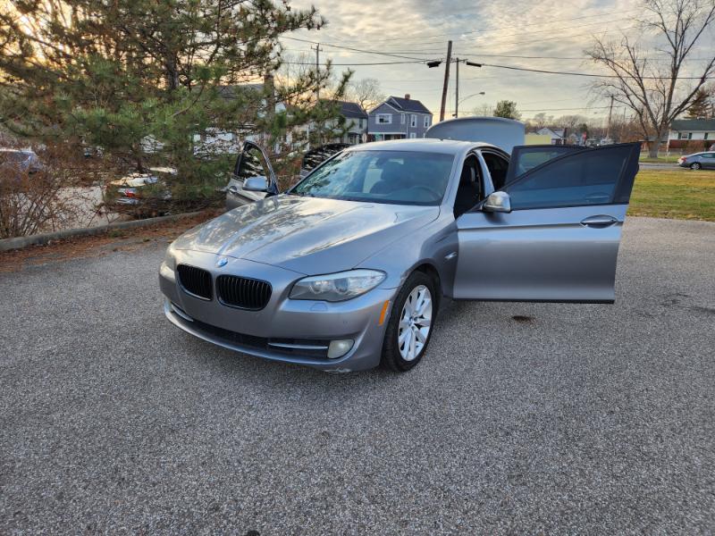 BMW 5-Series 528i 2011