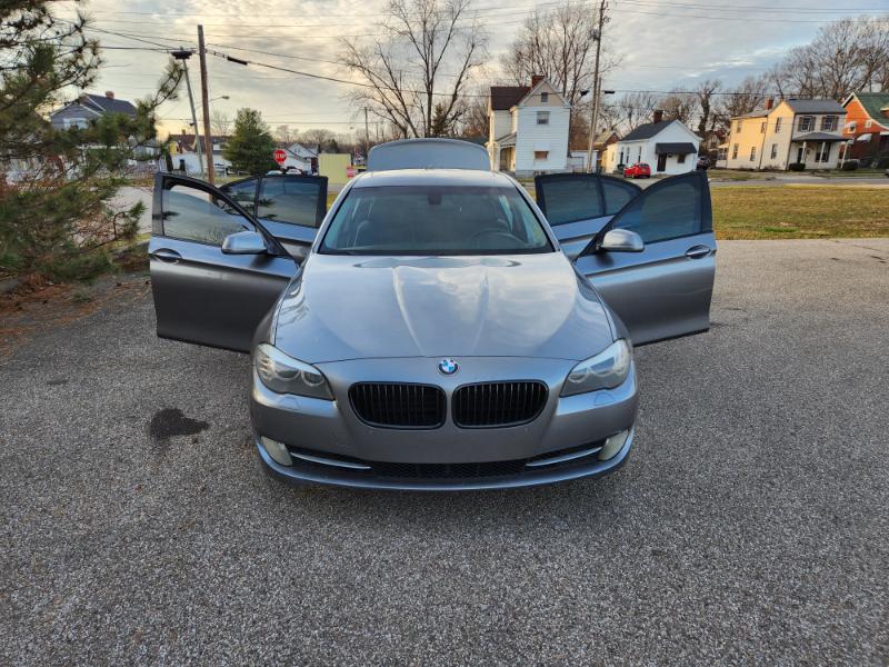 BMW 5-Series 528i 2011