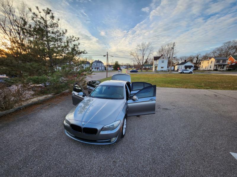 BMW 5-Series 528i 2011