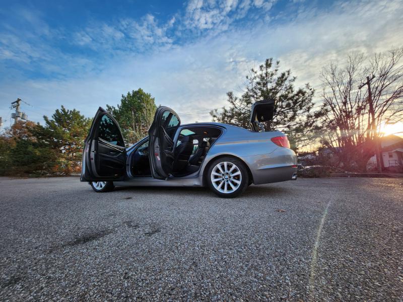 BMW 5-Series 528i 2011