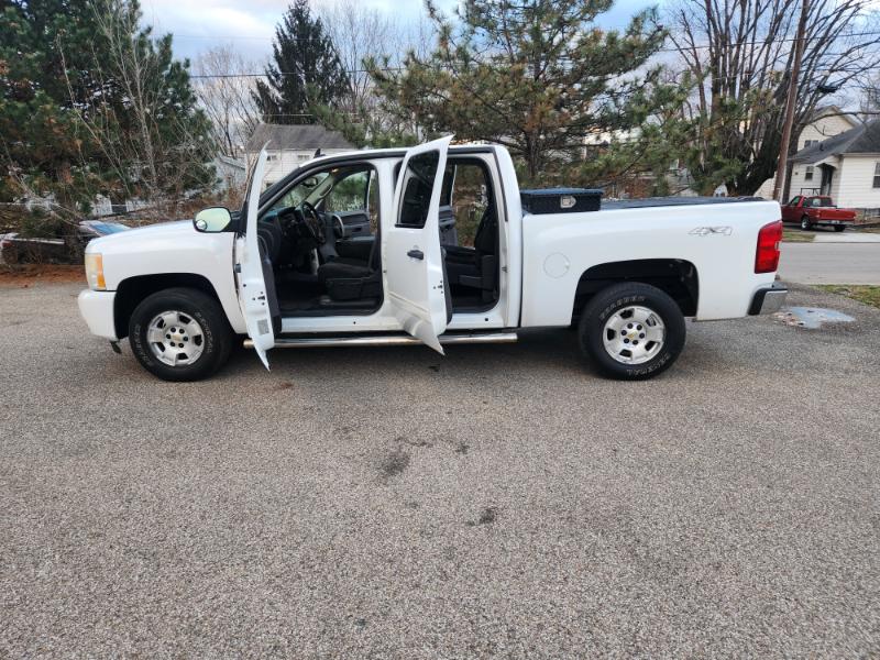 Chevrolet Silverado 1500 LT Crew Cab 4WD 2011