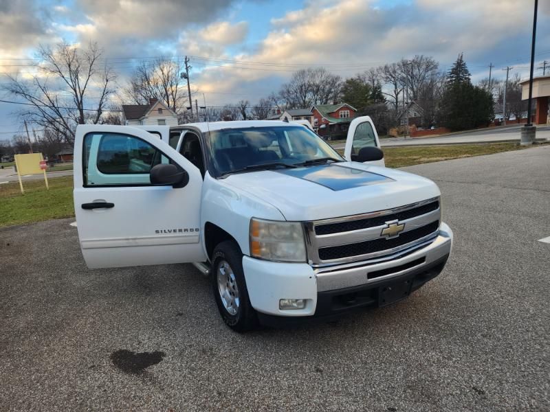 Chevrolet Silverado 1500 LT Crew Cab 4WD 2011
