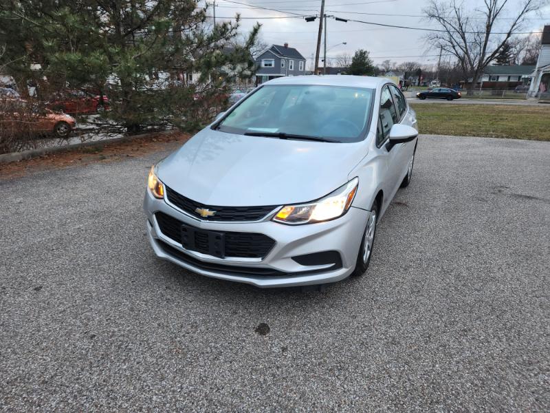 Chevrolet Cruze LS 6M 2018