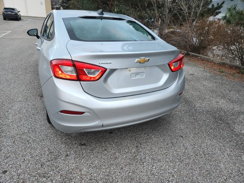 Chevrolet Cruze LS 6M 2018