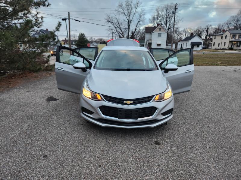 Chevrolet Cruze LS 6M 2018