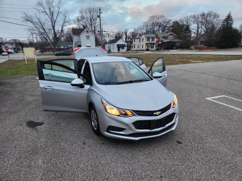 Chevrolet Cruze LS 6M 2018